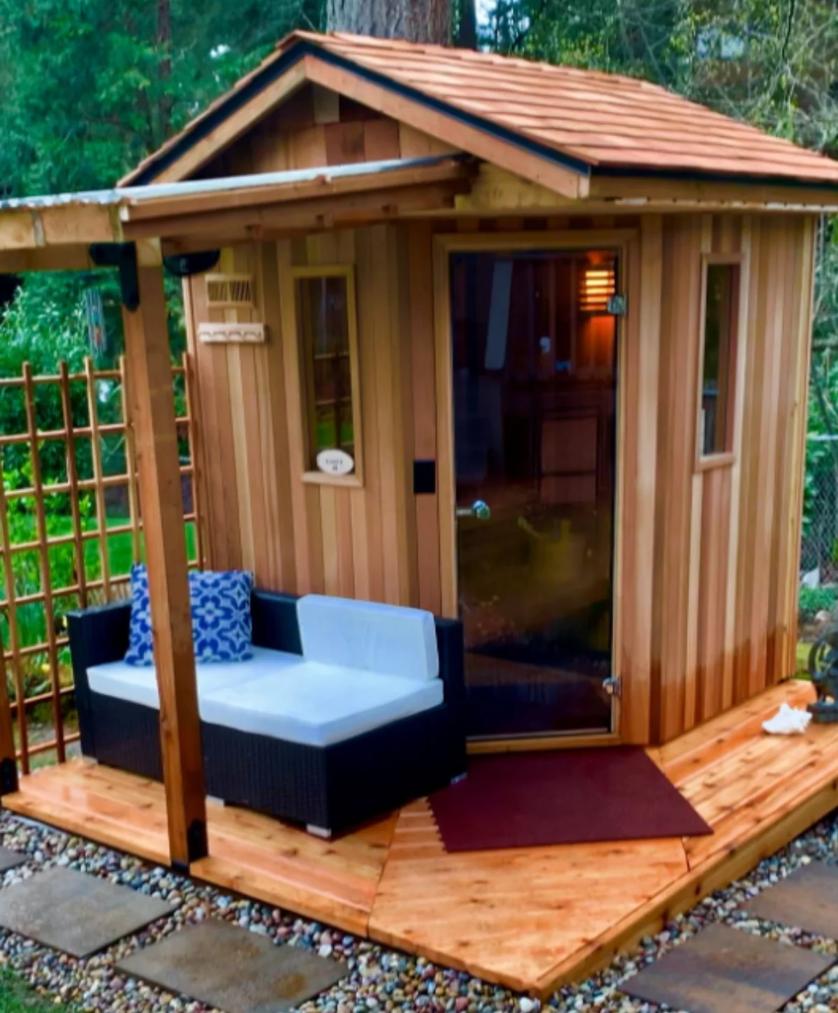 Finlandia FPF66-5S outdoor cedar sauna with FRP66 roof package